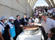 VALİ OZAN BALCI MUHARREM AYI NEDENİYLE AŞURE DAĞITTI