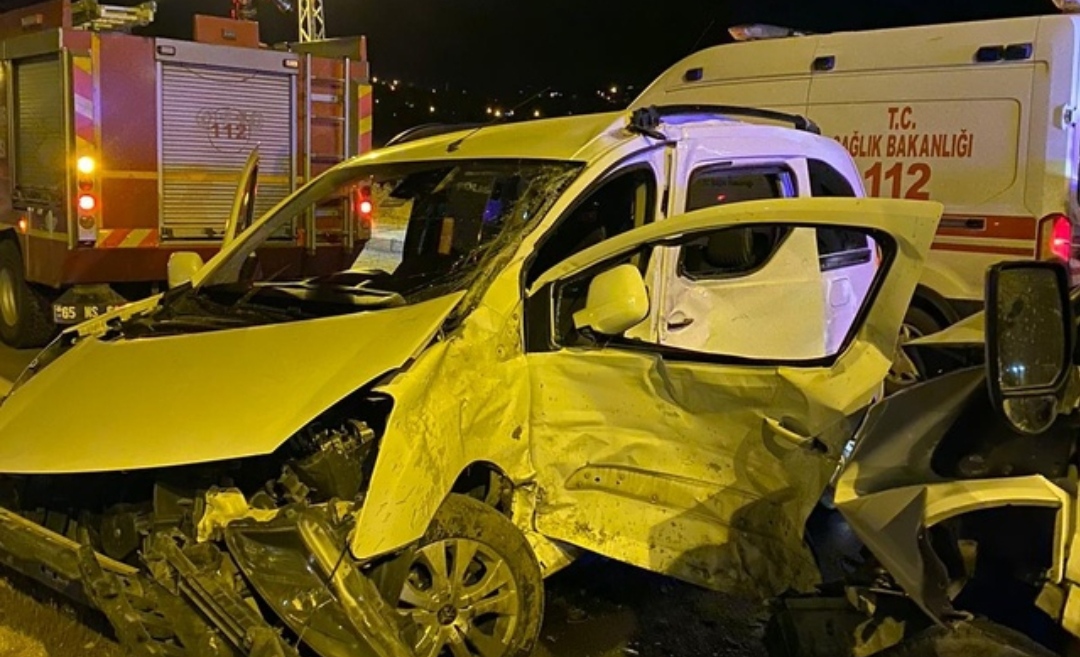 Van’da trafik kazası: Ölü ve Yaralılar Var!