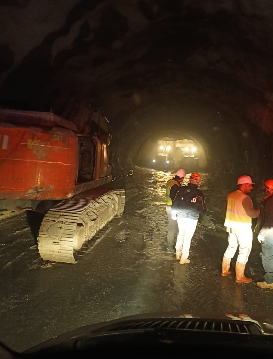 Van’da tünel inşaatı çöktü: ölü ve yaralılar var