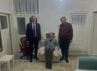 BAŞKAN AKMAN VE YAZAR-ŞAİR İNANÇ, ALS HASTASI ÇELİK’İ EVİNDE ZİYARET ETTİLER