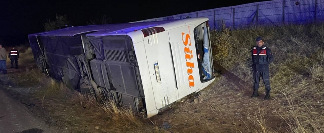 Yeniden Refah Partisi’nin kongresinden dönenleri taşıyan otobüs, Nevşehir’de devrildi: 17 yaralı
