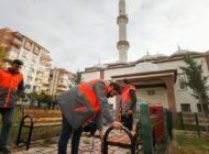 VAN BÜYÜKŞEHİR BELEDİYESİ KENT GENELİNDEKİ CAMİLERE 7 BİN BANK DAĞITTI