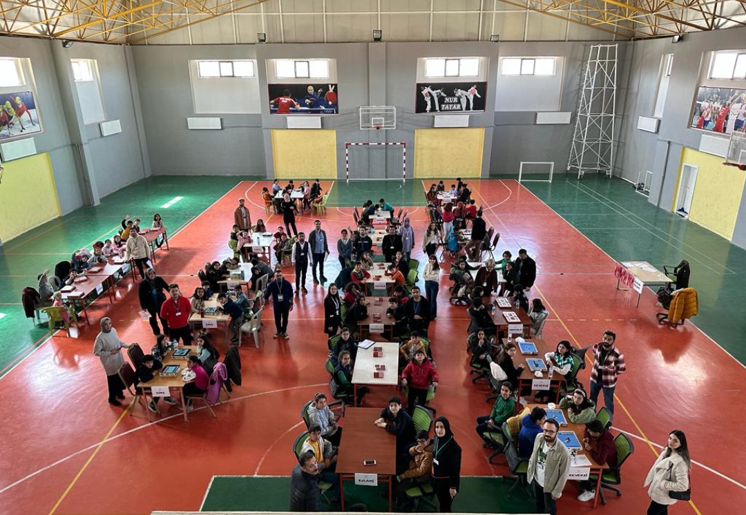 ‘SPOR VAN PROJESİ’ İLE 220 ÖĞRENCİ SPORLA TANIŞTI