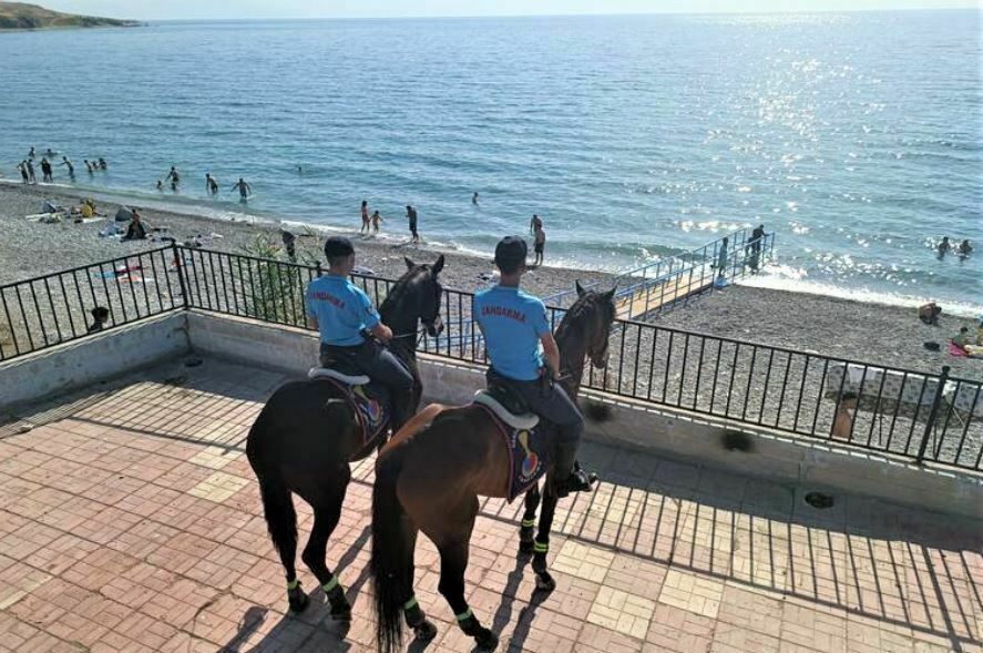 Atlı jandarmalardan boğulmalara karşı uyarı