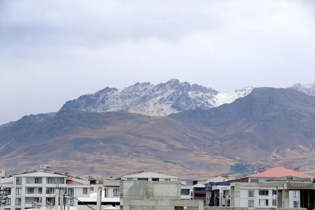 Erek Dağı’na Erken Kar