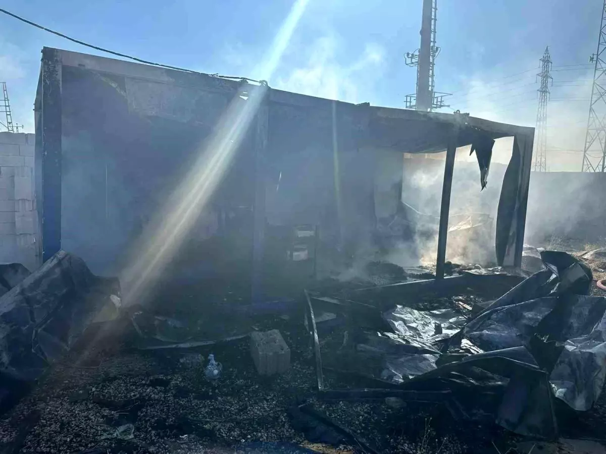 Tuşba’da Konteyner Yangını
