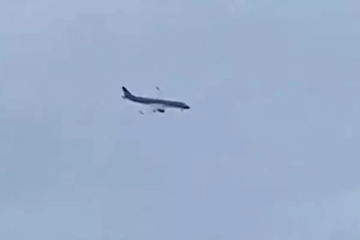Kazakistan’da Azerbaycan havayollarına ait yolcu uçağı düştü