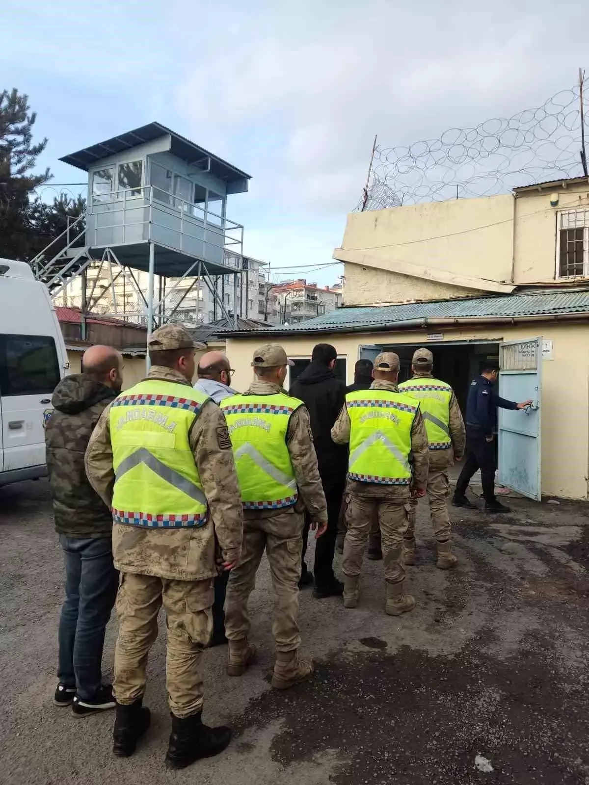 Muradiye’de 5 Düzensiz Göçmen Yakalandı
