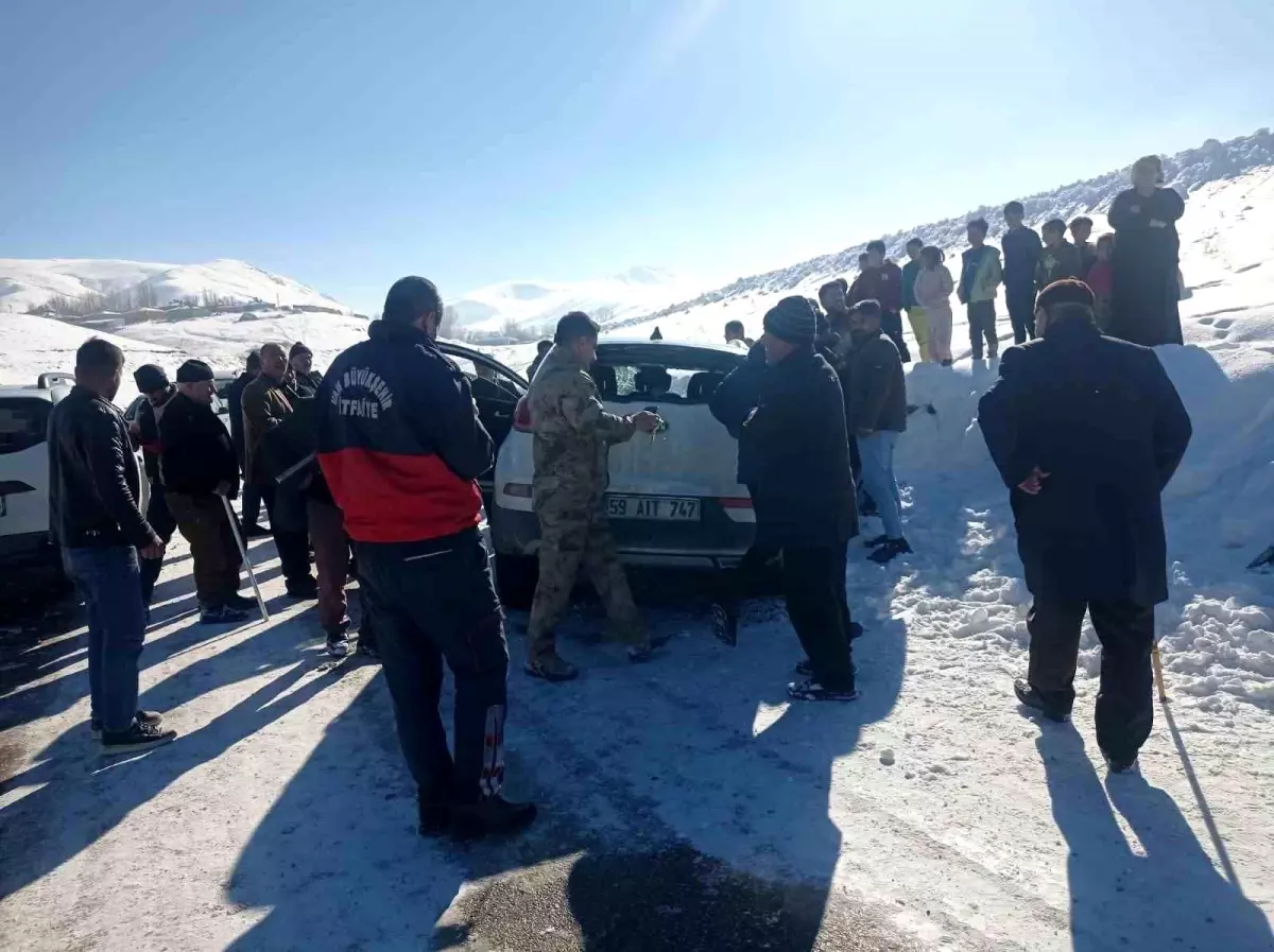 Van’da Otomobil Şarampole Düştü