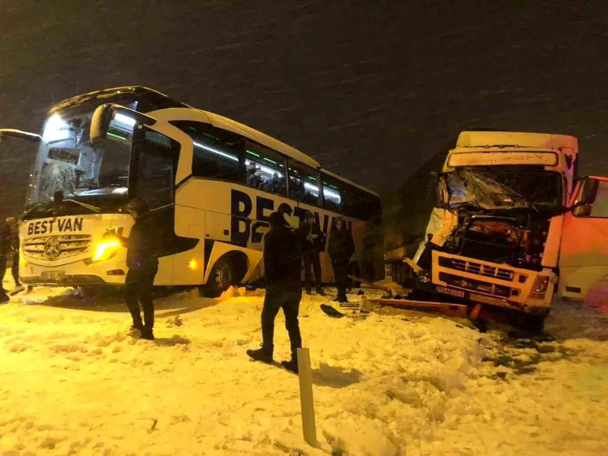 Bitlis’te Kar Kazası: 2 Yaralı