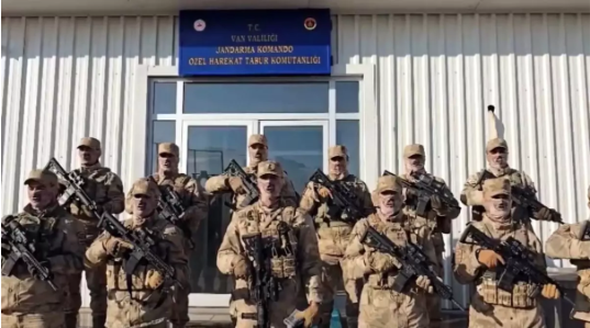 Ayşe Teyze’den Kahraman Askere Çorap
