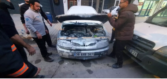 Van’da Park Halindeki Araçta Yangın