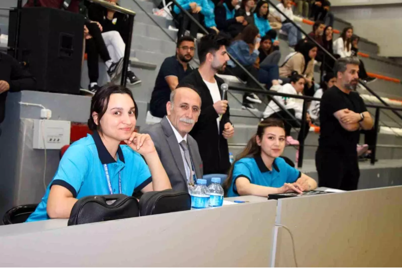 Erciş’te Voleybol Turnuvası Coşkuyla Tamamlandı