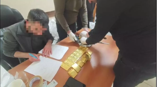 Van Havalimanı’nda Kaçak Altın ve Para Ele Geçirildi