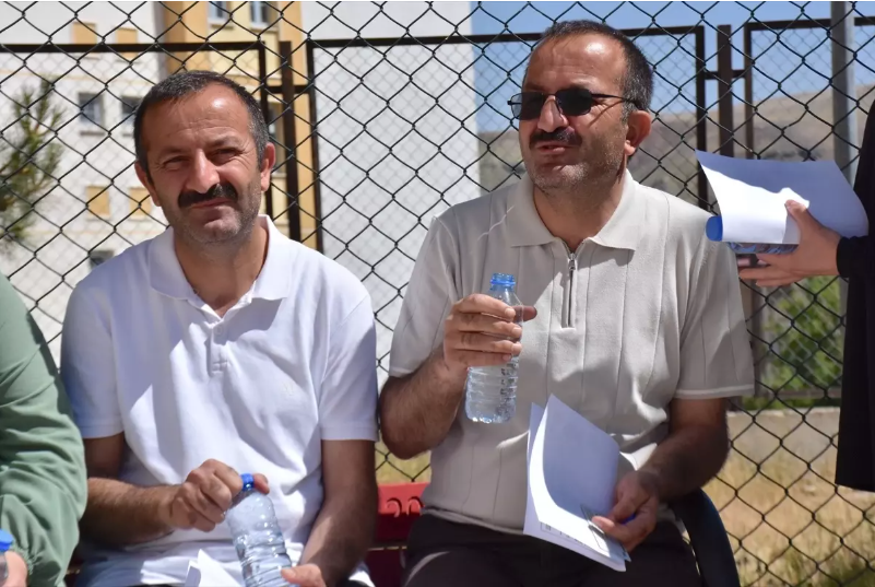 İkiz Babalar Ailece Sınava Girdi