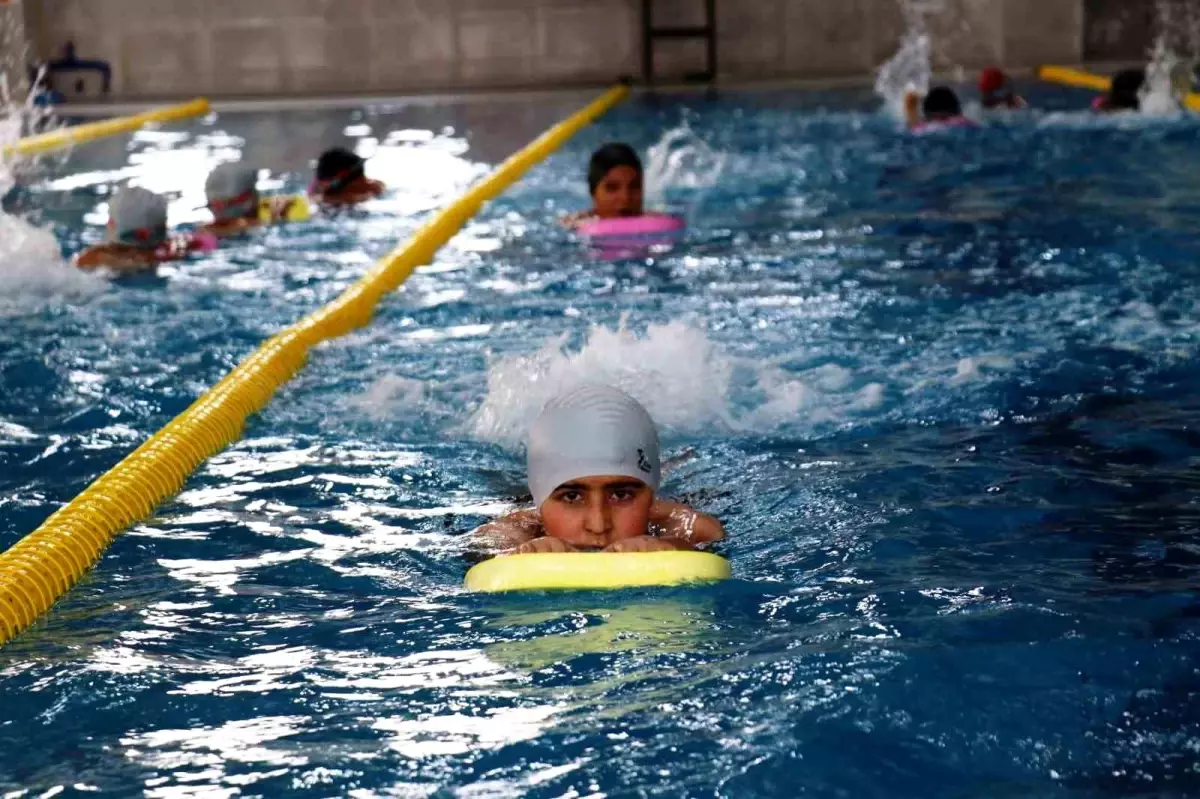 Van’da Yüzme Havuzlarına Yoğun İlgi