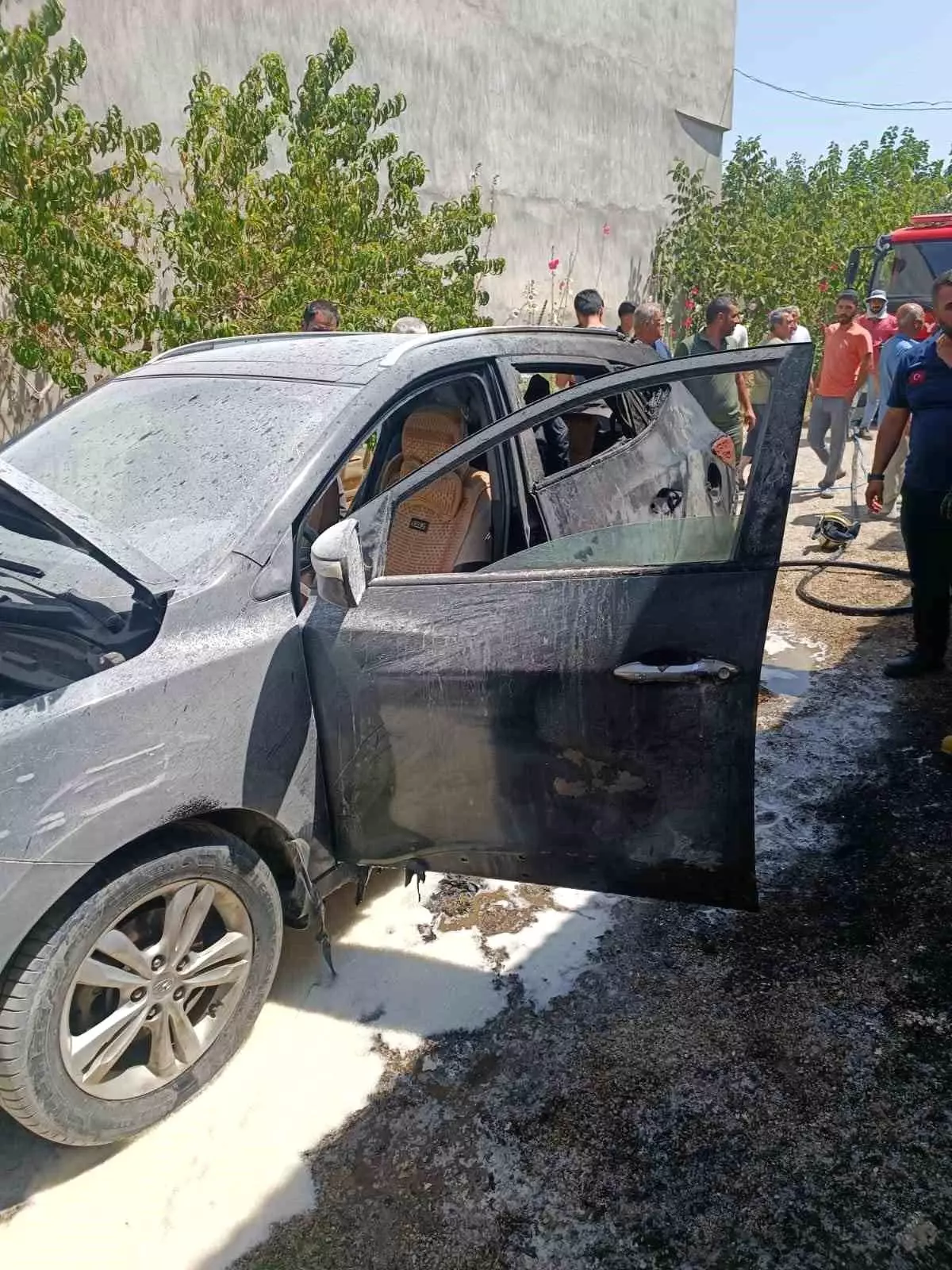 Van’da Park Halindeki Otomobil Yandı