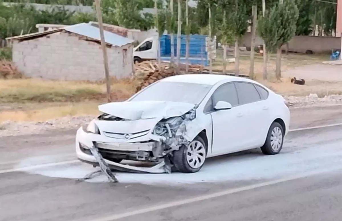 Erciş’te Trafik Kazası: 3 Yaralı