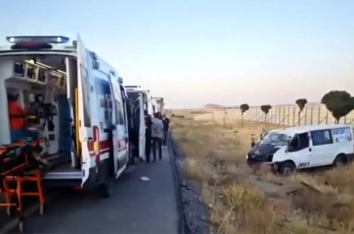 Van’da Minibüs Kazası: 2 Ölü, 3 Yaralı