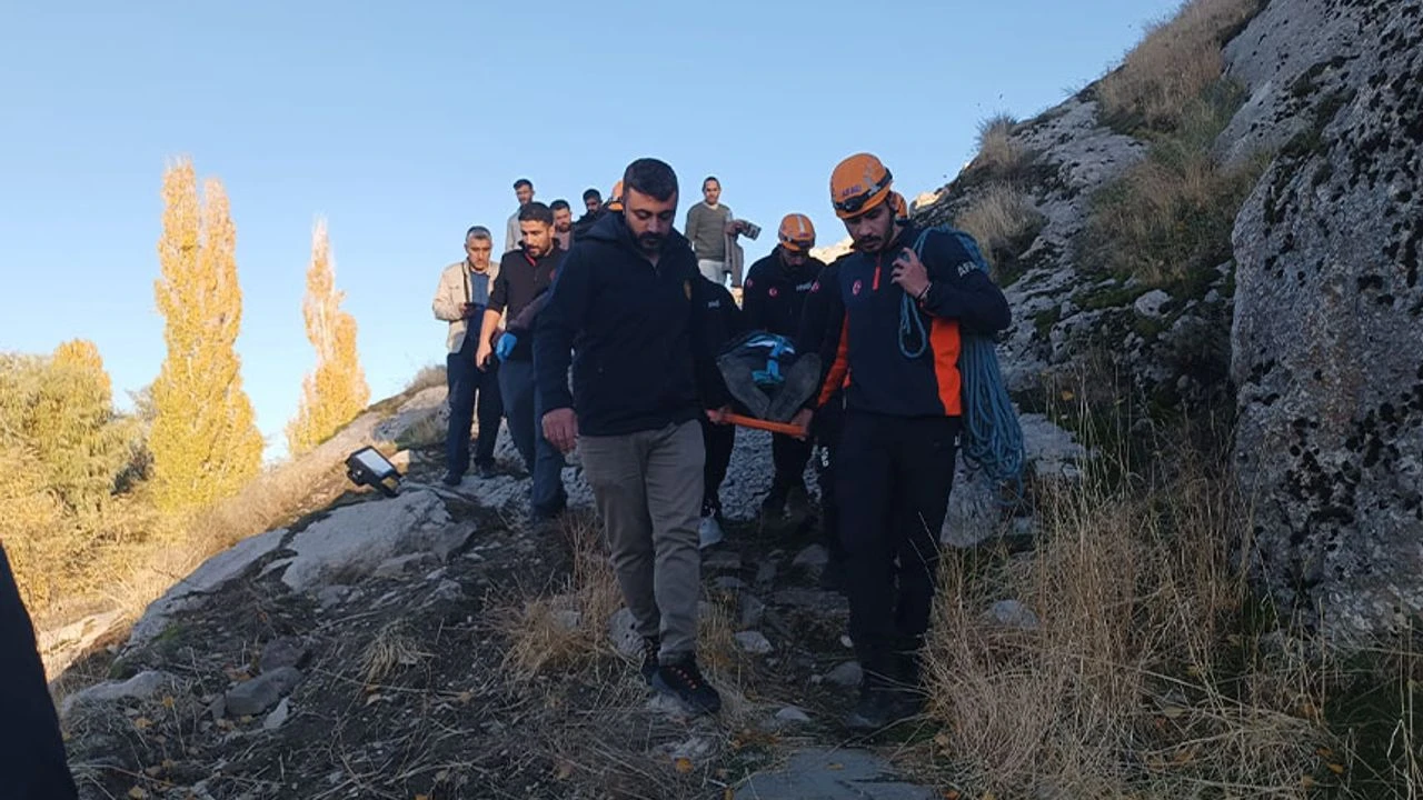 Van Kalesi’nden düşen vatandaş kurtarıldı