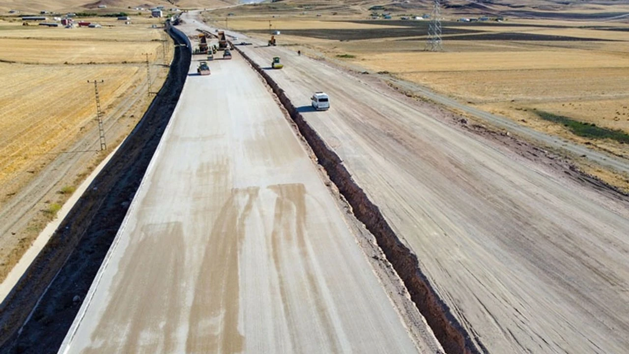 Bu yıl Van çevre yolunun kaç km’si tamamlanacak? Vali Ozan Balcı açıkladı