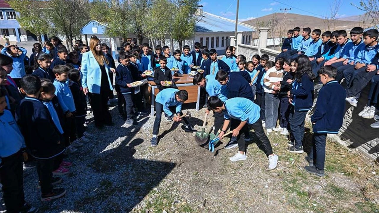 Van’da öğrenciler çevre bilincini sahada öğreniyor