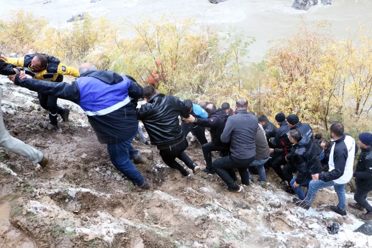 Hakkari’de Kaya Düşmesi Kazası: 2 Ölü