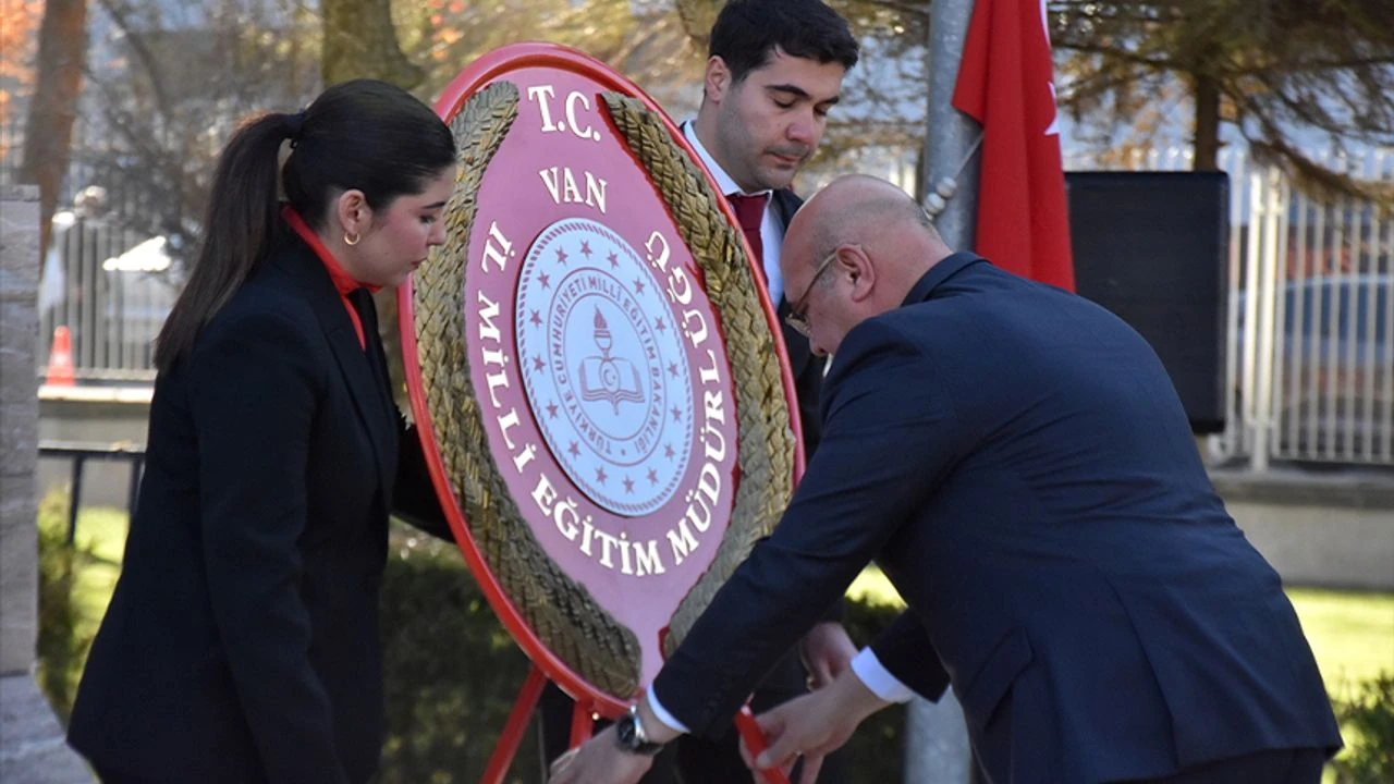 Van’da Öğretmenler Günü kutlandı