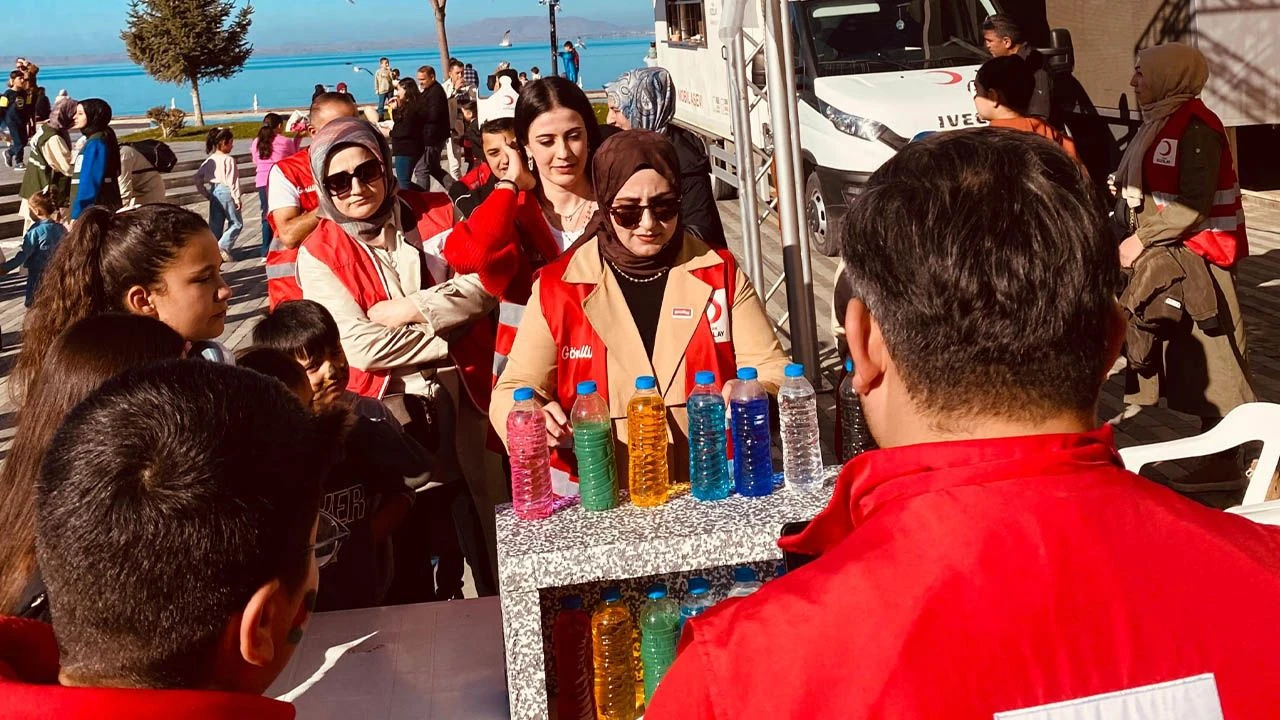 Van’da Kızılay Haftası kutlandı!
