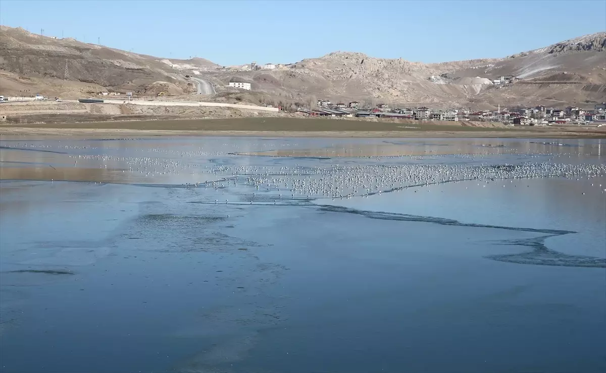 Sıhke Gölü Kısmen Dondu