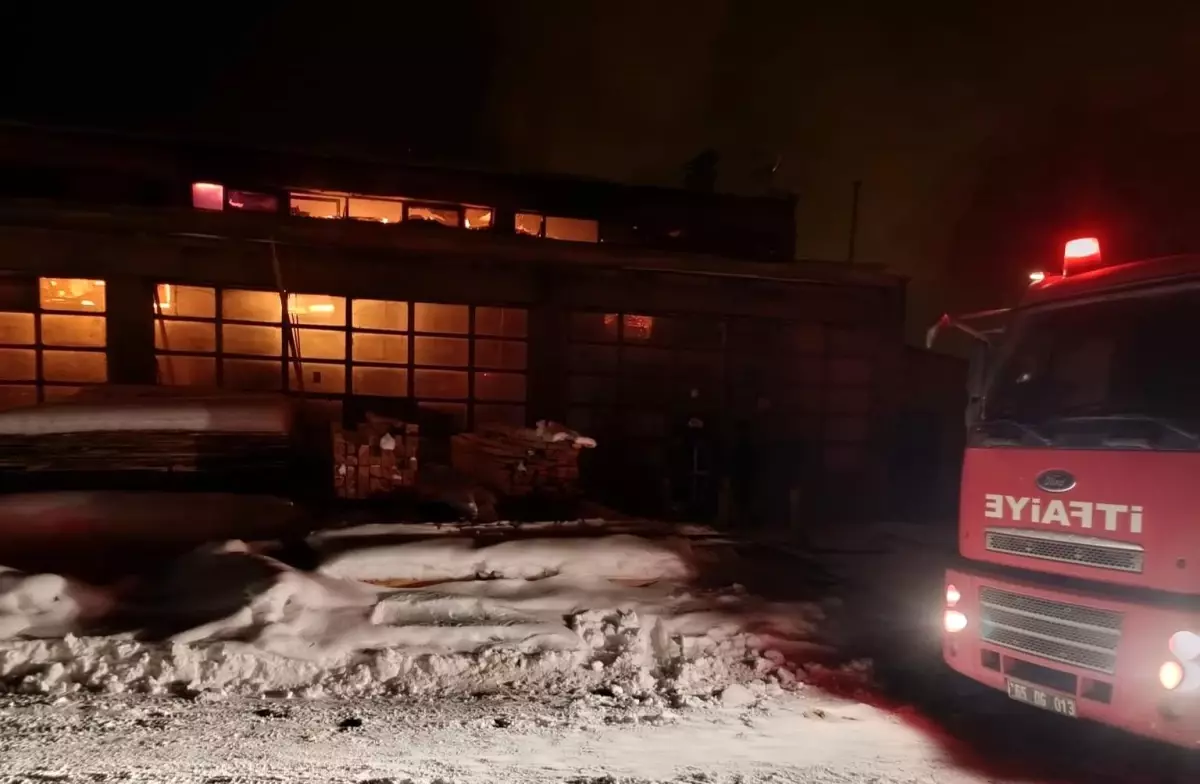 Erciş’te Marangoz Atölyesinde Yangın