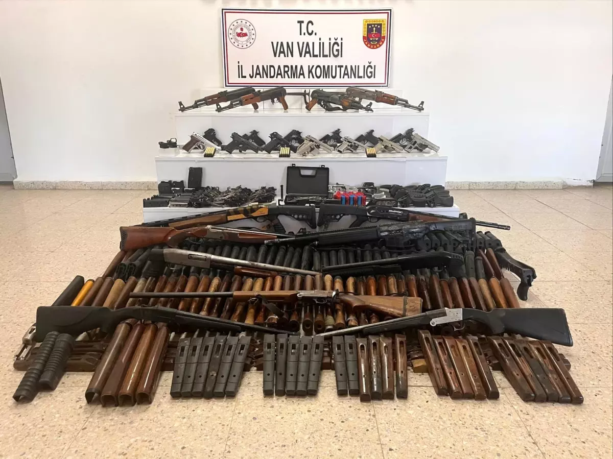 Başkale’de Kaçak Silah Operasyonu