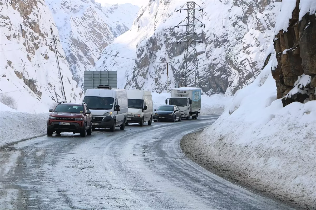 Hakkari’de Çığ Temizliği