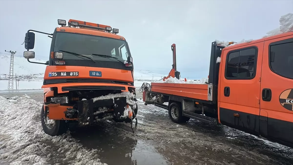 Van’da Otobüs Kazası: 11 Yaralı