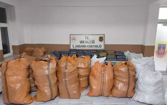 Başkale’de Gümrük Kaçağı Eşya ve Gıda Ele Geçirildi