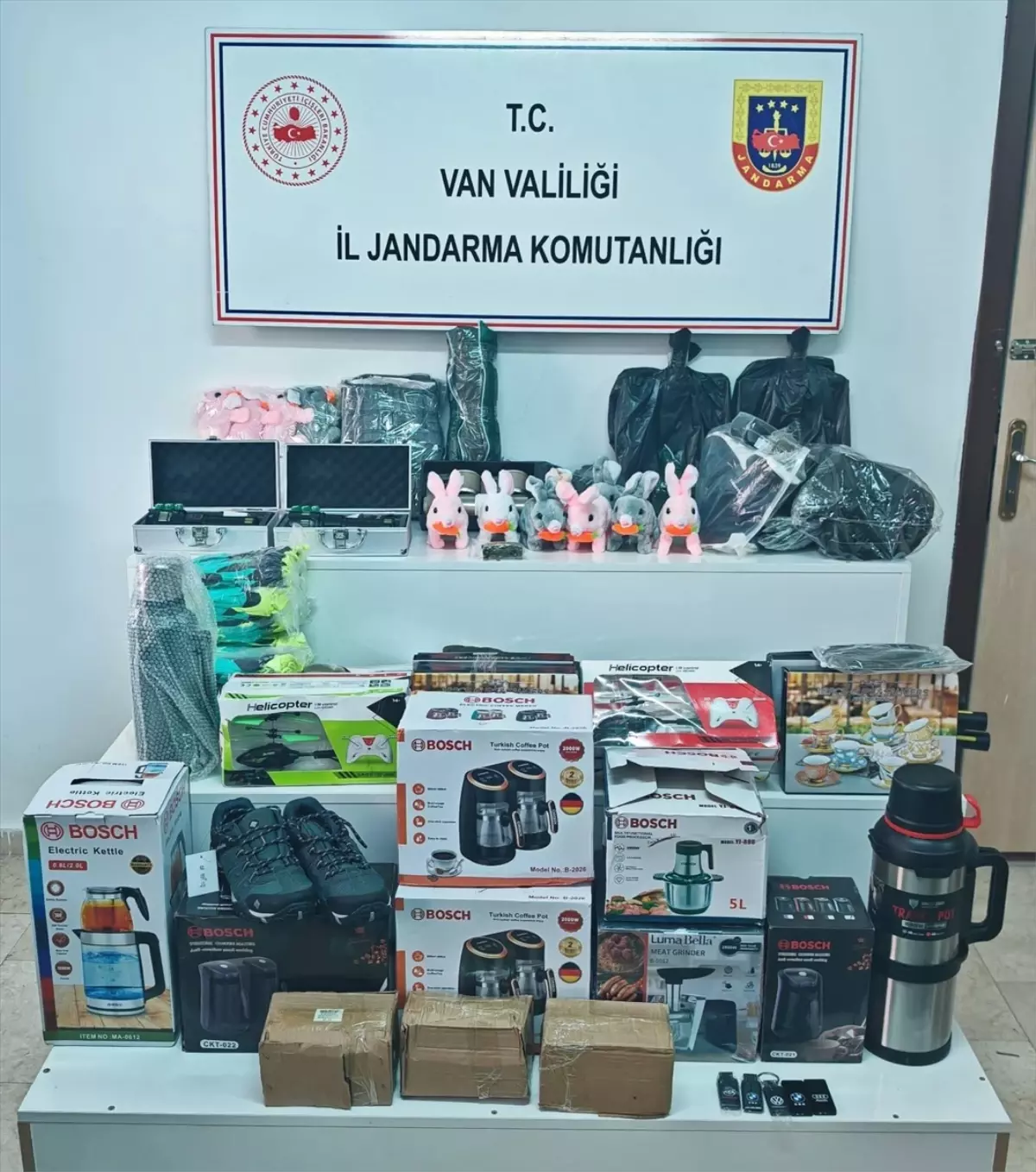 Erciş’te 128 Kaçak Eşya Ele Geçirildi