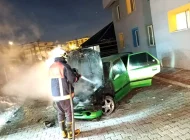 Gürpınar’da Park Halindeki Otomobil Yandı
