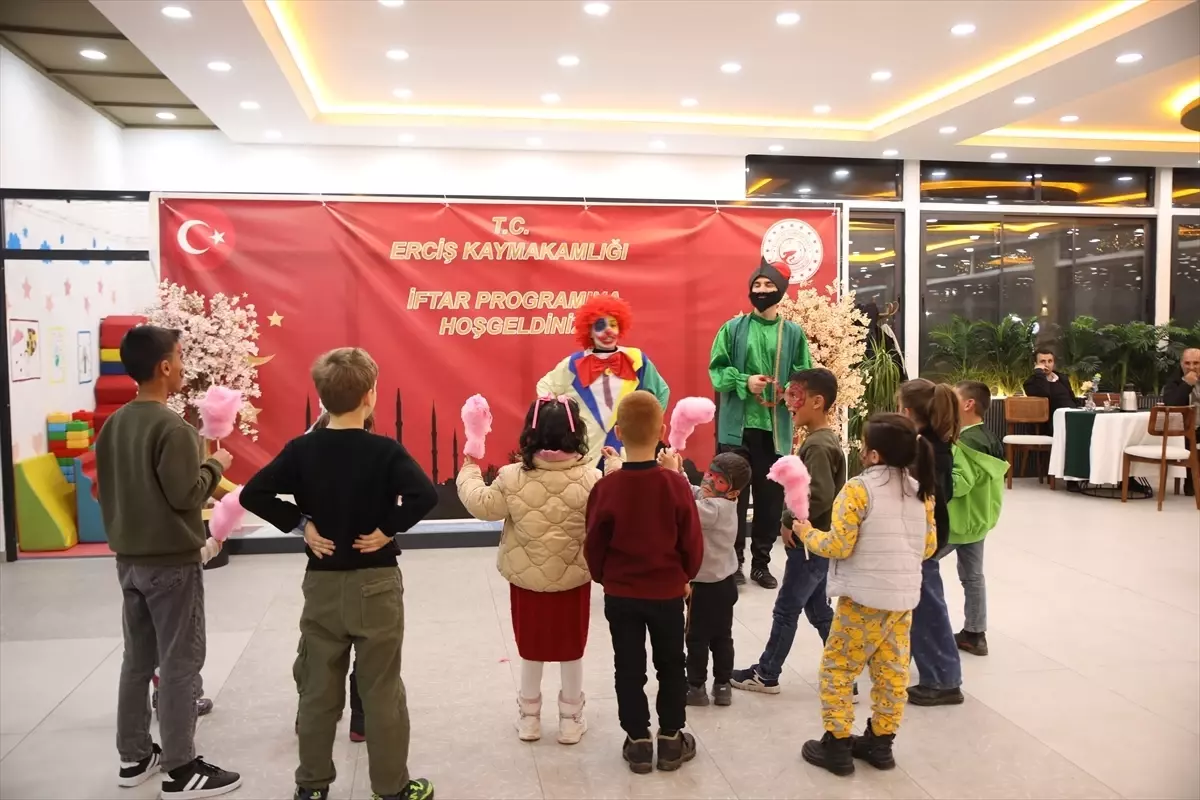 Erciş’te Dünya Yetimler Günü İftarı