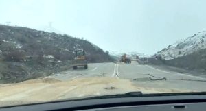 Hakkari-Van yolunda çökme: Ulaşım kontrollü sağlanıyor