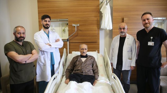 Kalp krizi geçiren hasta, 25 dakikalık müdahale sonrası hayata döndü